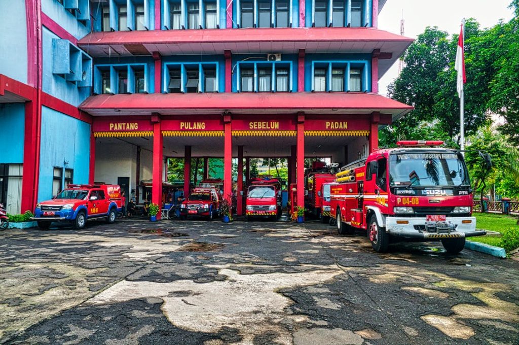 how-much-do-firefighters-make-in-london