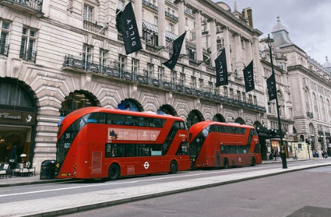how to use buses in london